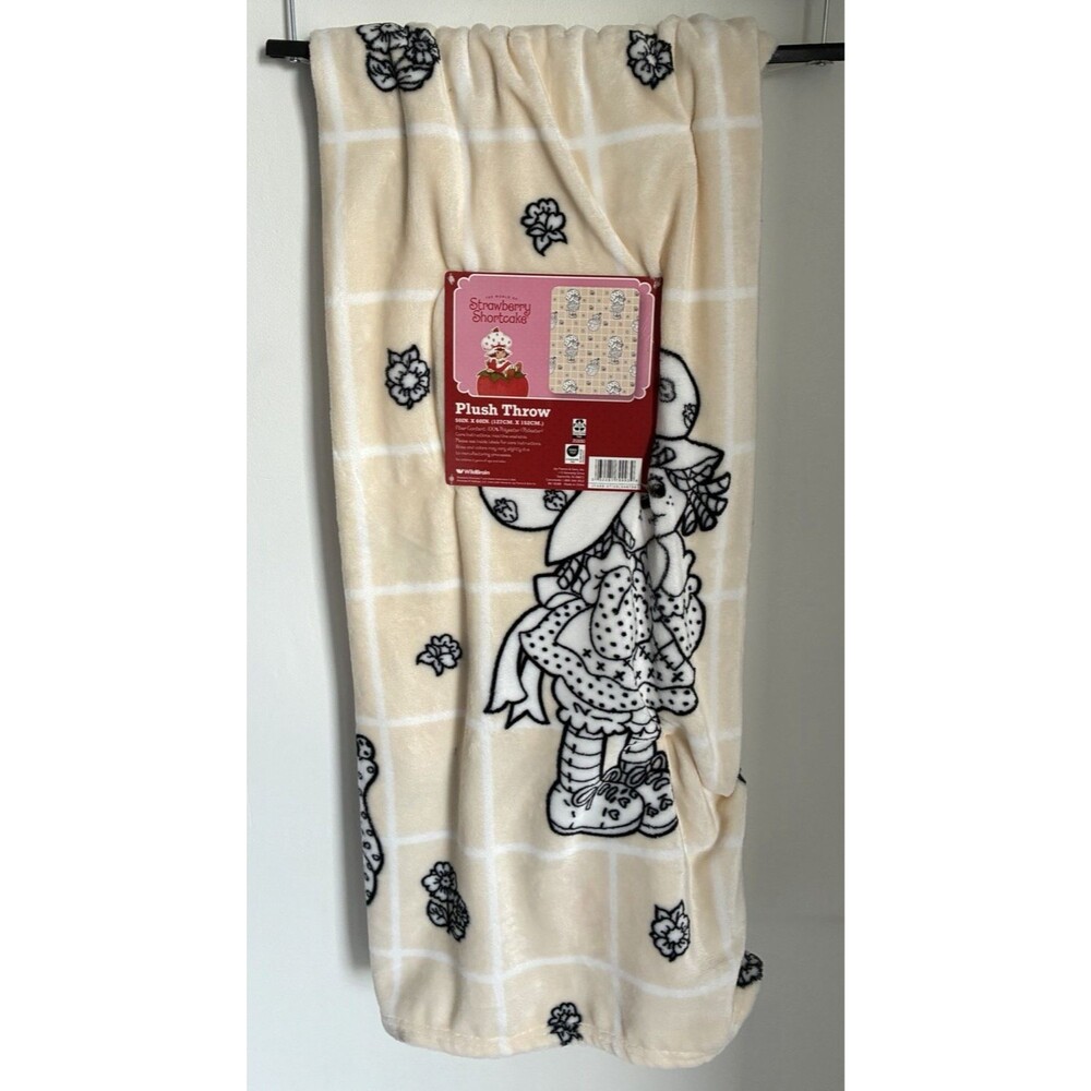 Strawberry Shortcake Plush Throw Blanket 50x60 Cream Floral Soft New 2025